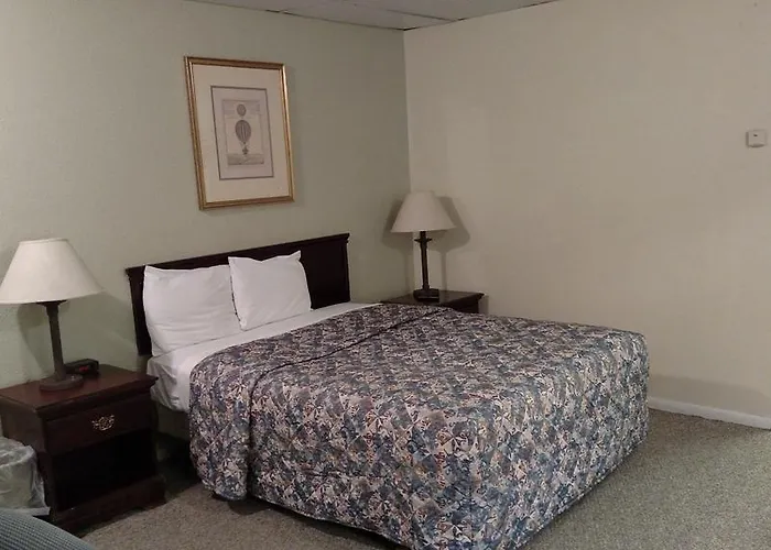 All American And Suites Hotel 2*
