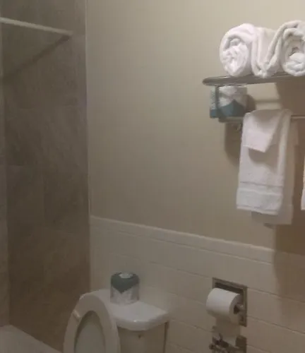 All American And Suites Hotel 2*